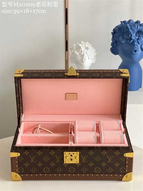 Products by Louis Vuitton: Coffret Accessoires Duck